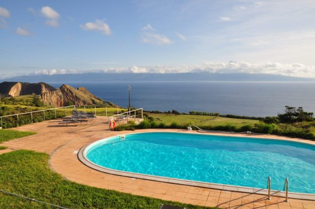 location maison vacances acores piscine et vue pico quinta das figueiras velas sao jorge